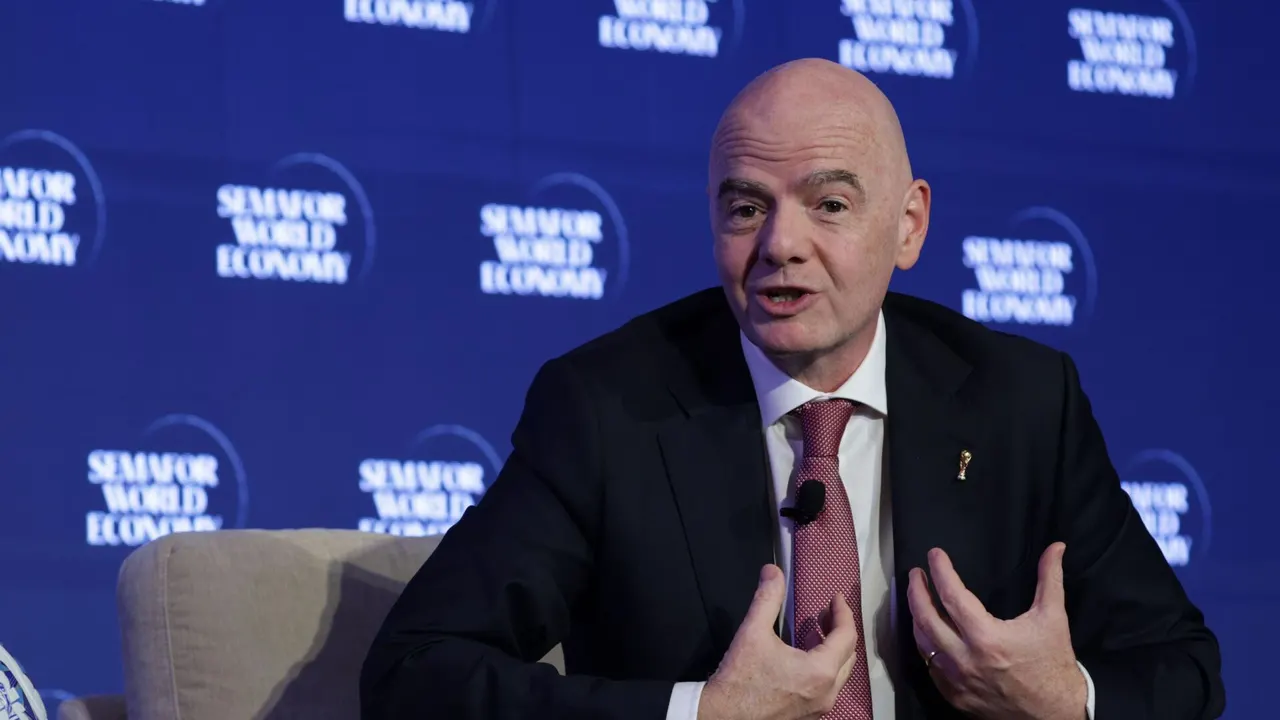 الفيفا يمهد لثورة في عالم كرة القدم بقانون غير مسبوق